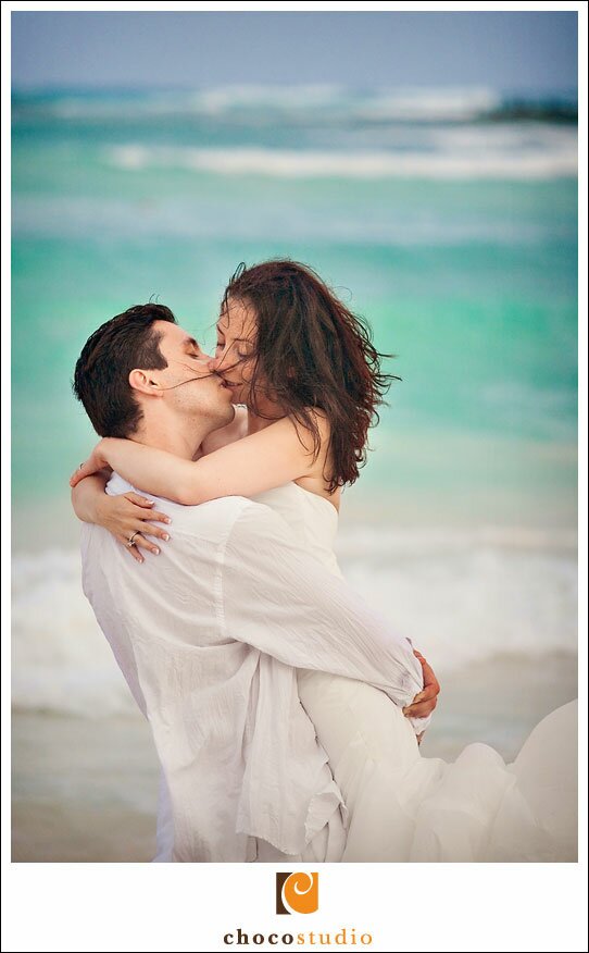 Bride and Groom on the beach in Mexico